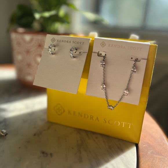 NWT Kendra Scott Cailin Silver Huggie Earrings in White CZ - Picture 8 of 9